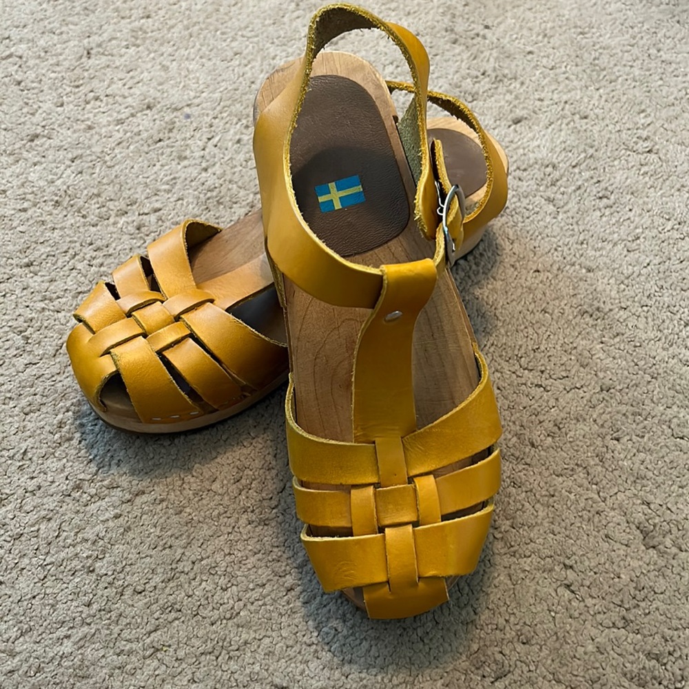 Mia Mustard Yellow Clogs Gem